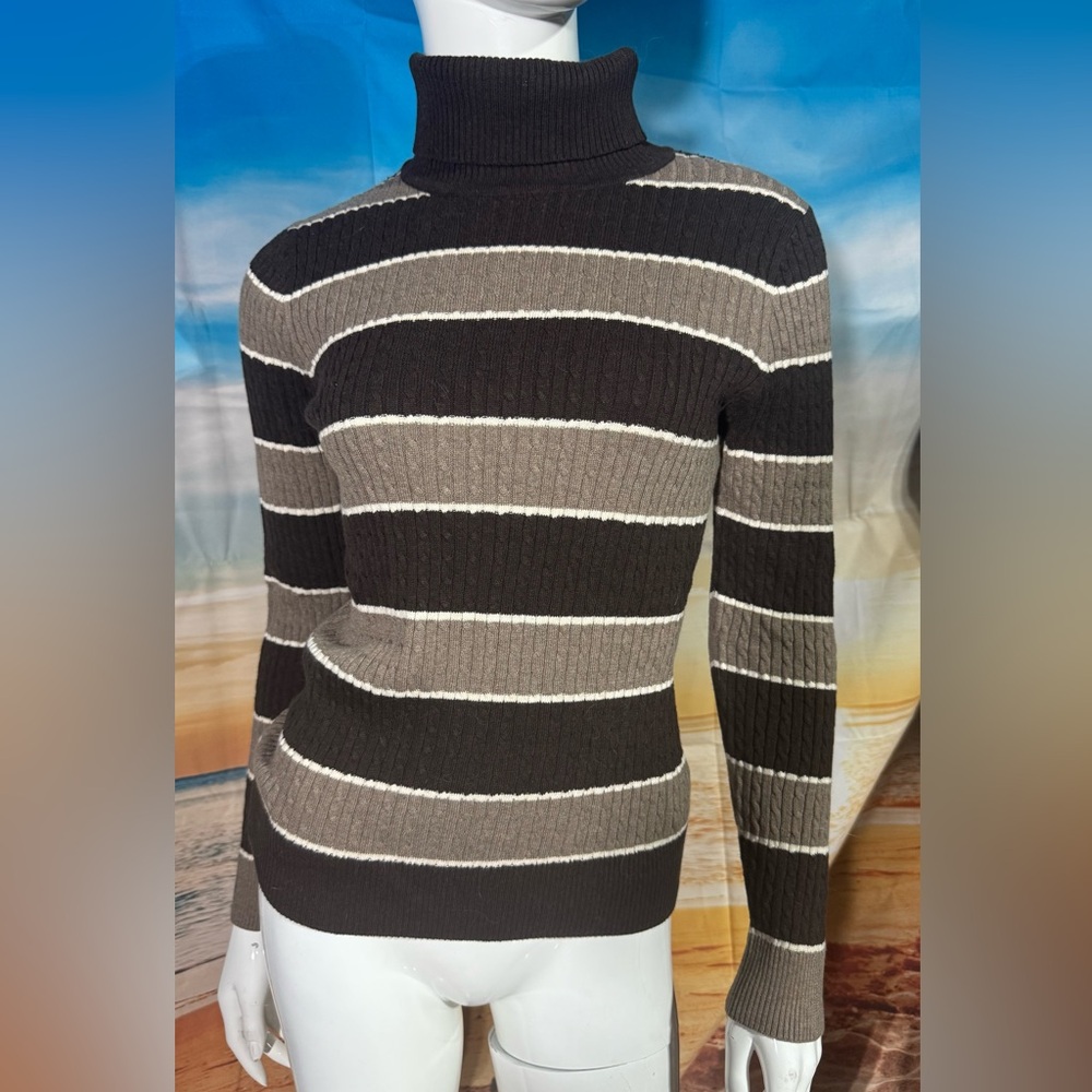Eight Eight Eight Cable Knit striped Sweater